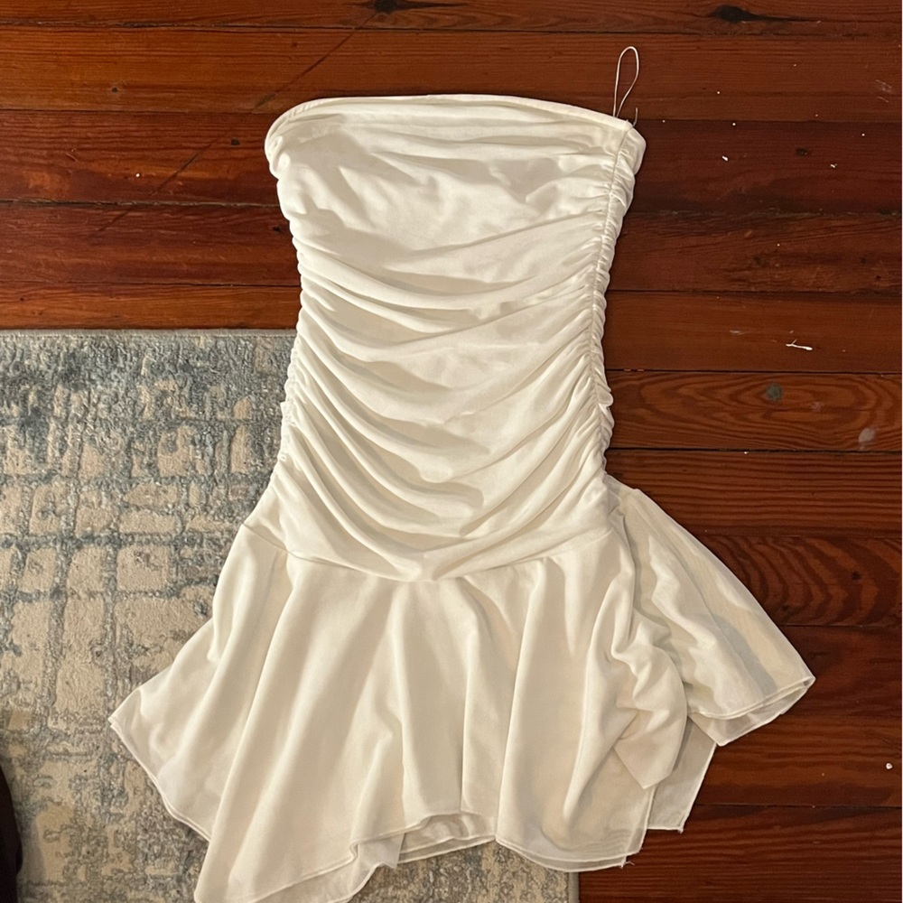 Victoria+Sophia White Strapless DropWaist Dress